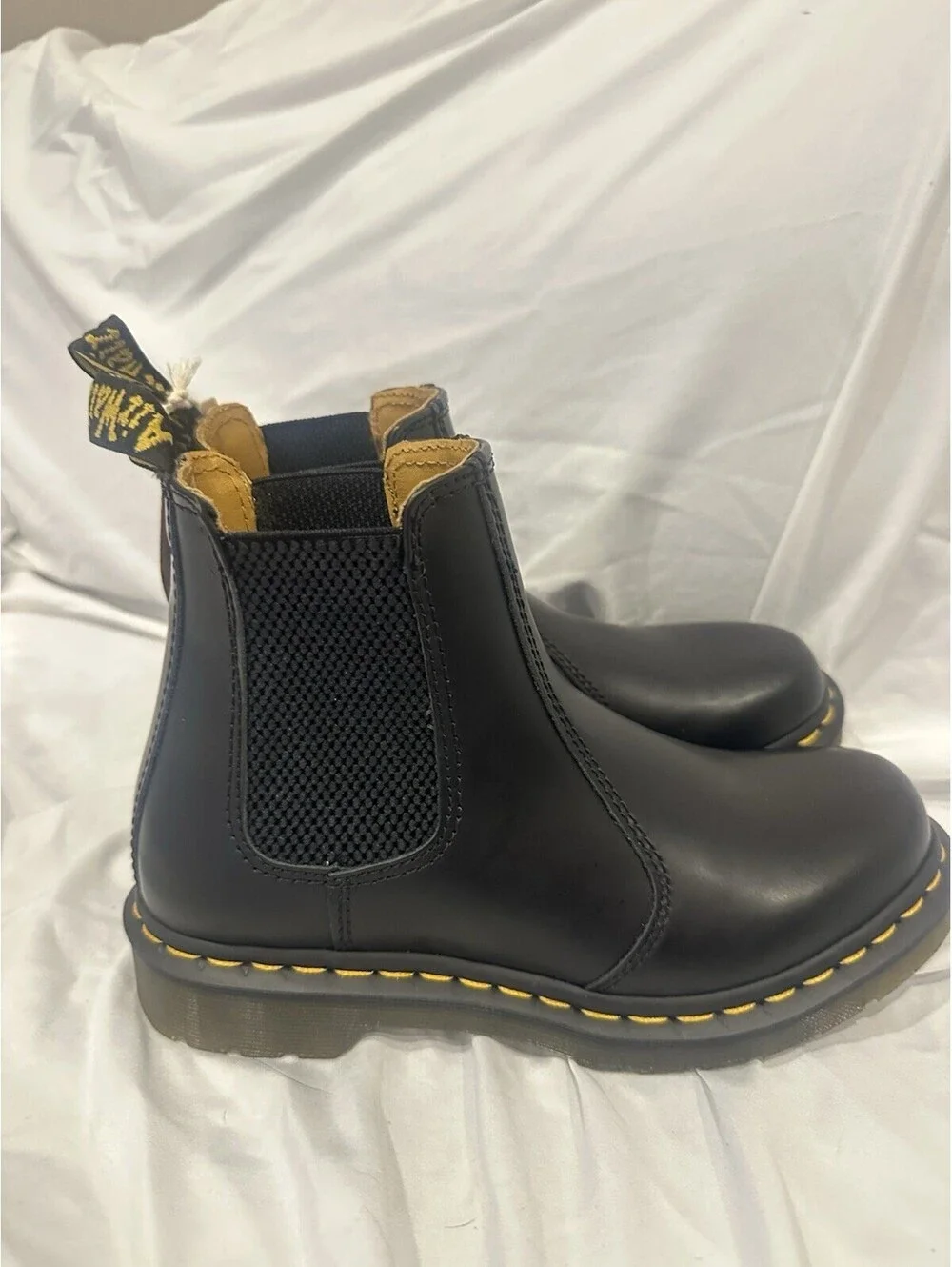 Dr. Martens Chelsea Ankle Boot Black Leather Slip-On Rubber Sole US 8 Round Toe